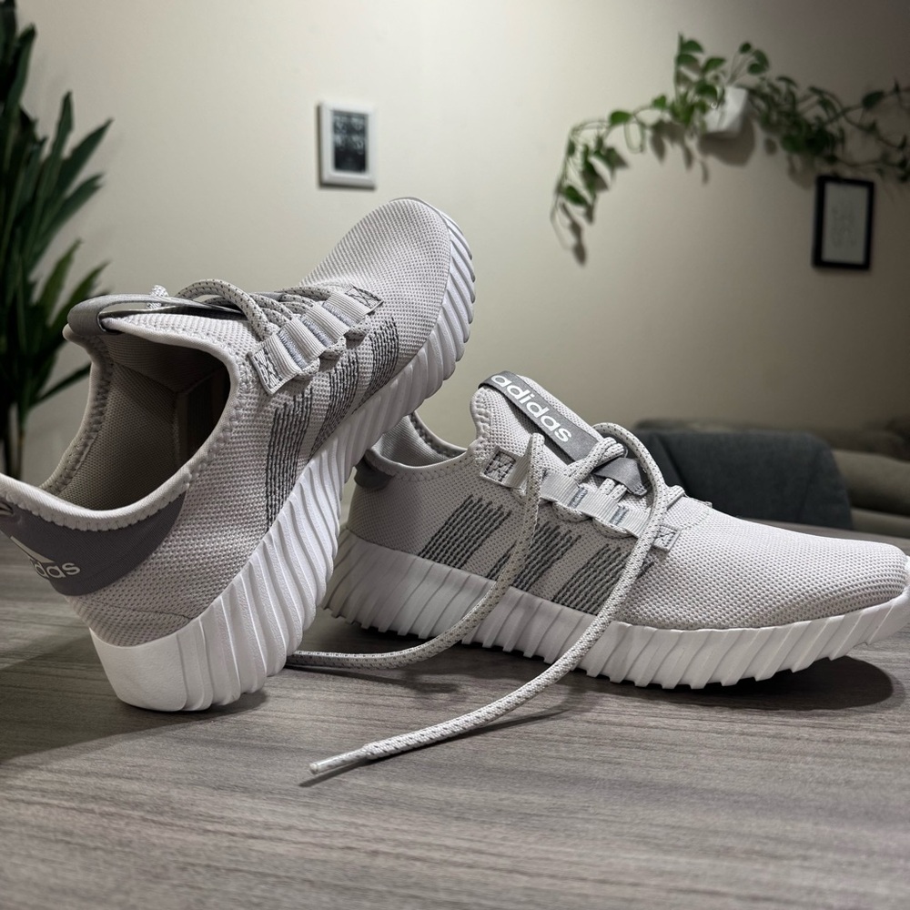 Adidas Women’s Kaptir Flow Grey & White Running Shoes Sneakers 9.5 New NWOT